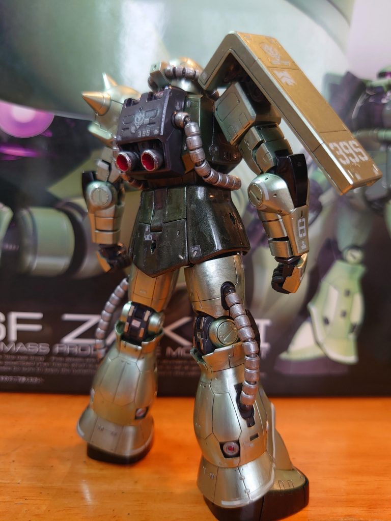 頭や腕、足はGXメタルイエローグリーンで塗ろうとしましたが鮮やかすぎるので、調色することにしました。