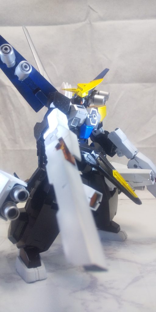 ニュクス完成後、ダウンサイジングしたドライヴと本機のデータでシュトラールが完成。しかし、火力の高いモビルスーツを遊ばせておく手はないと判断した軍上層部の意向により、新型ドライヴを搭載され戦線に投入されることとなった。旧型に分類される機体だが、戦力としては十二分と整備士は語る。