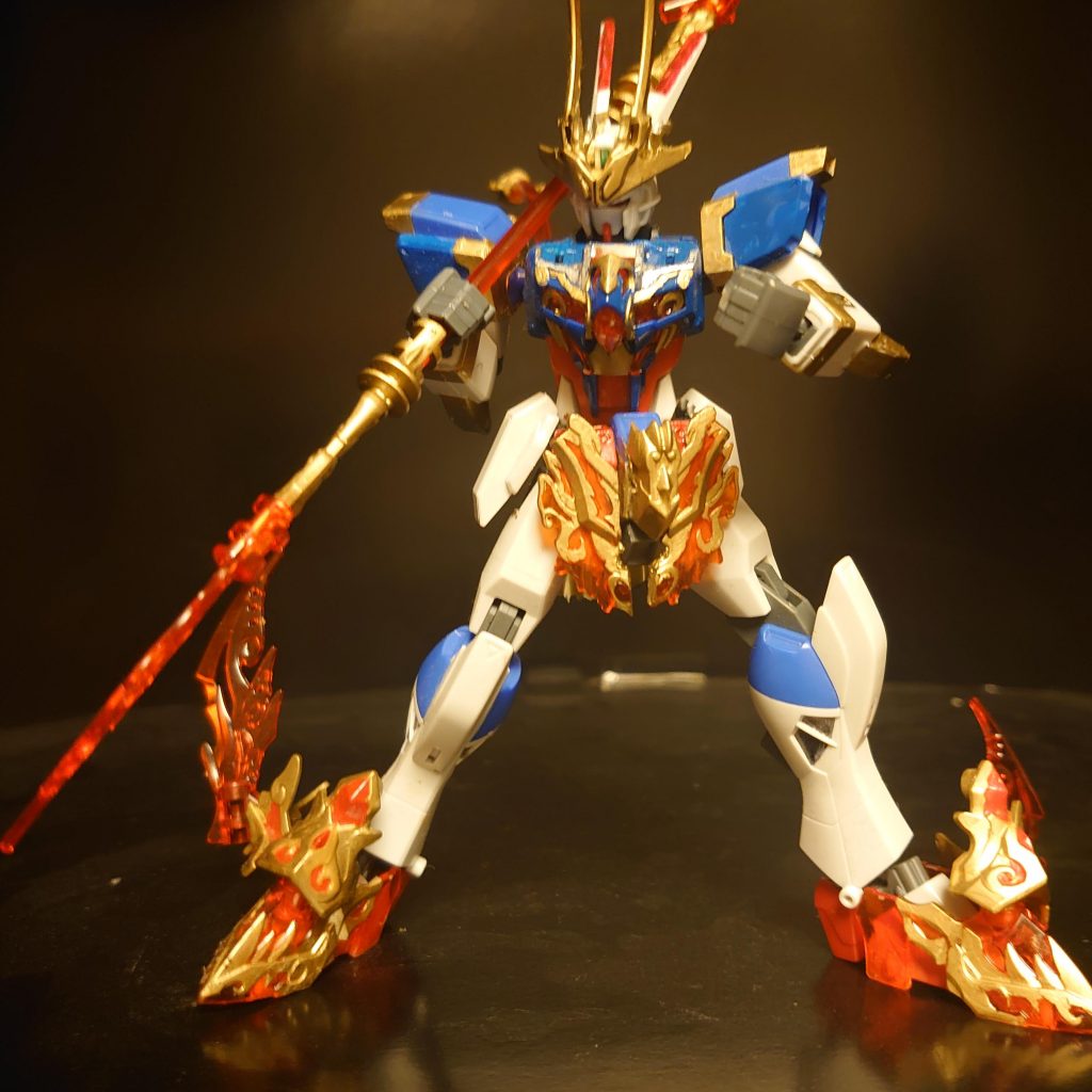 HGインパルスの手だと、如意棒の角度を変えようとしてポロリして部品探しが大変なので手もSDのものに差し替え。保持力がっちり。