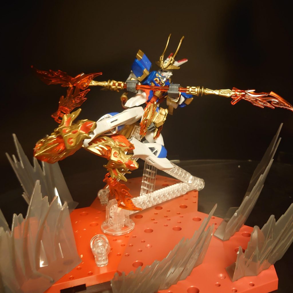 脚部の金パーツとクリアレッドのパーツがお気に入り