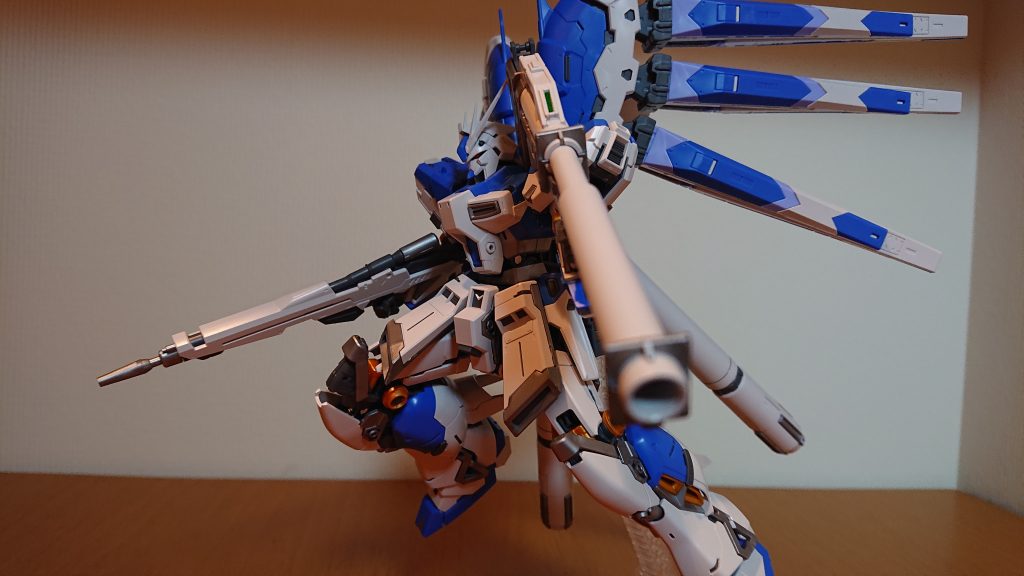 RG Hi-vガンダム–3枚目/制作者：刺身オレンジ