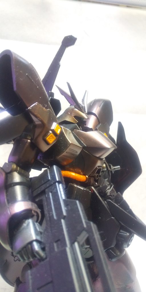 腹のメガ粒子砲は穴を開けてドーベンウルフのサーベルをぶっこんで口径アップ。