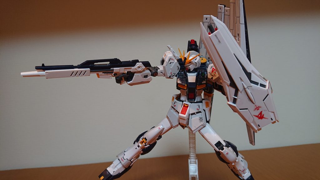 RG νガンダム–2枚目/制作者：刺身オレンジ