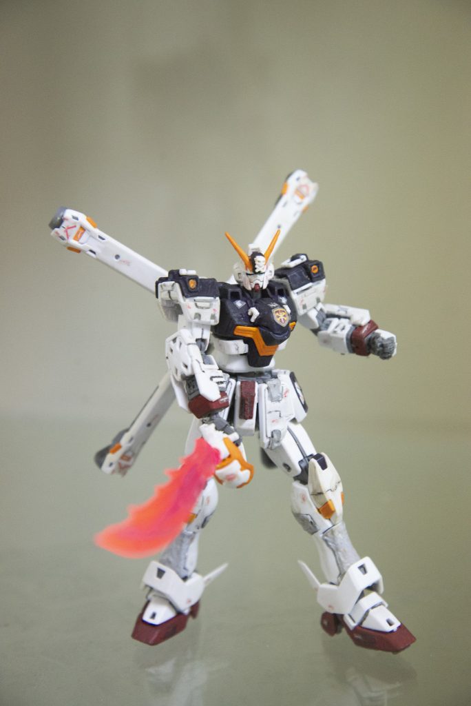 サーベル。クロスボーンは武器がたくさん仕込まれてるイメージがあります。