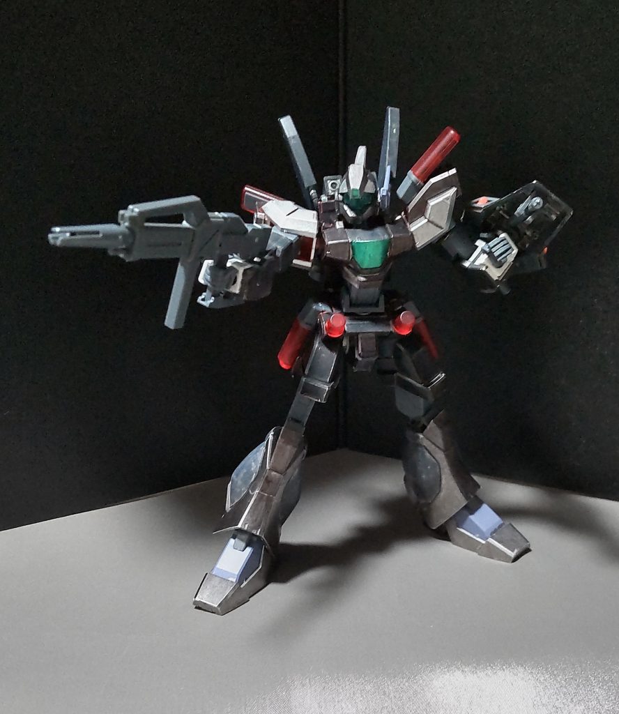 この機体のビームライフルは、ジェガンのビームライフルとジェノアスのドッズガンをミキシングしてます。