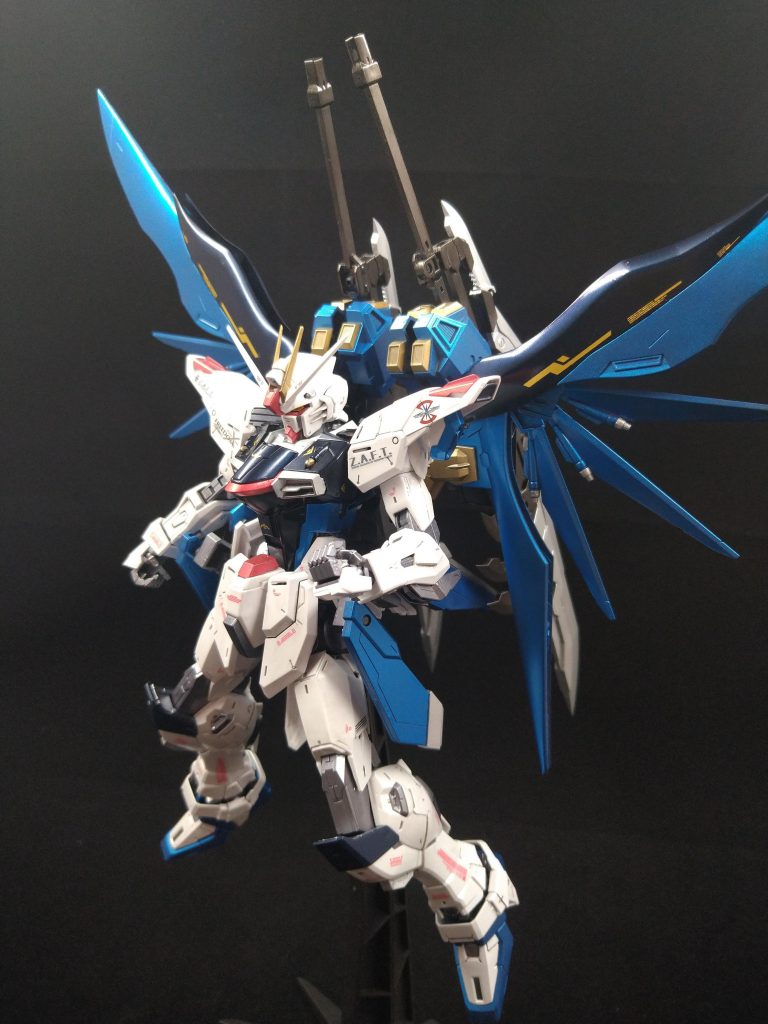 バックパックをディスティニーの物へ変更ついでに砲門を全て撤去、ハイマットフルバーストどころか遠距離攻撃手段も全て取り上げられ、それどころかビームサーベル、アロンダイトと言ったビーム兵器も無しと核エンジンの必要性皆無な機体となっていますw