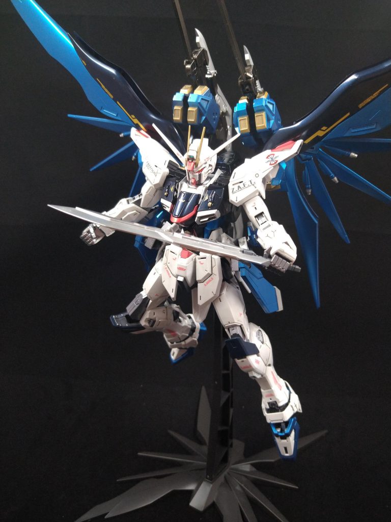 大剣はバラして取り回しの良い小剣として使用できます。