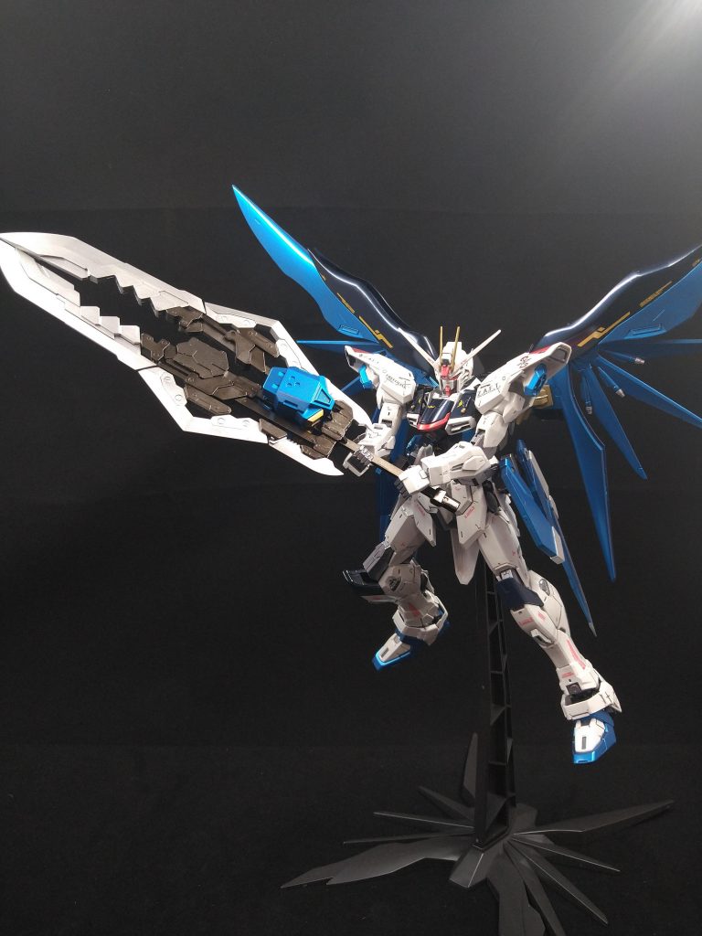 大剣を2本合体してバスターソードにもできます。パーツポロポロ地獄なのであまりやりたくは無かったり^^;