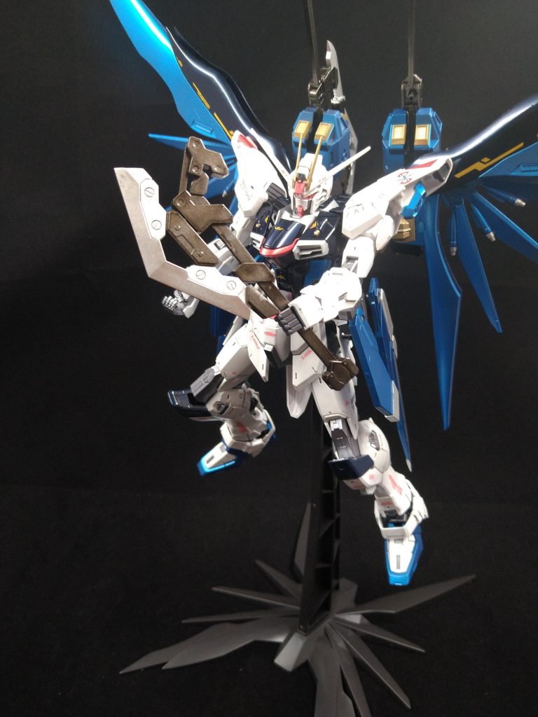 ショートアックスにもなります。フリーダムver2.0は造形が素晴らしく改造させなくても良かったのですがせっかくなのでプチっと改造した感じになります。最後まで見ていただきありがとうございましたー