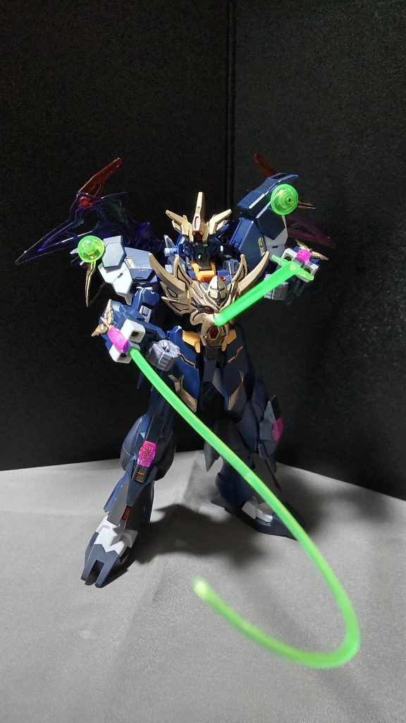 ○アームレーザーウィップ&アームレーザーソード両腕に装着されている武装で、2種類の武器を繰り出す事が出来る。ウィップは相手を叩いたり、絡め取ったりする事ができ、ソードは突き刺したり、斬り刻んだりして攻撃する。※元々あるハンドミサイルポッドも使用可能です。