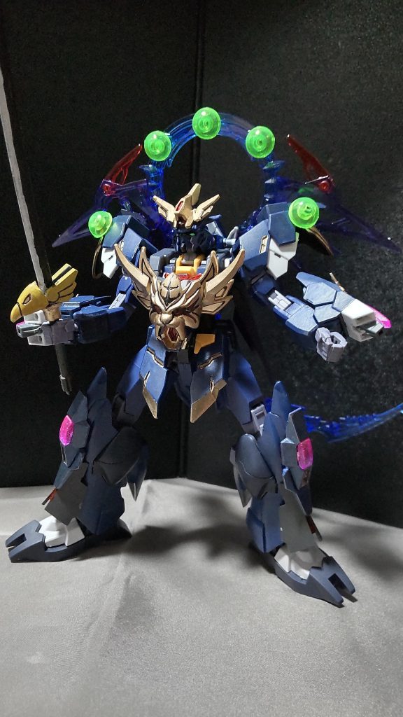 フルパワーモードもあります。背部に輪光が浮かび上がり、尻尾のようなエネルギー体も現出します。