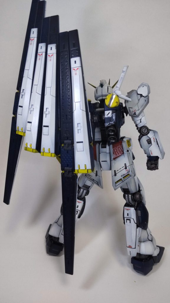 一通り撮影して気付いたのはビームサーベルの持ち手部分が開いておりました笑