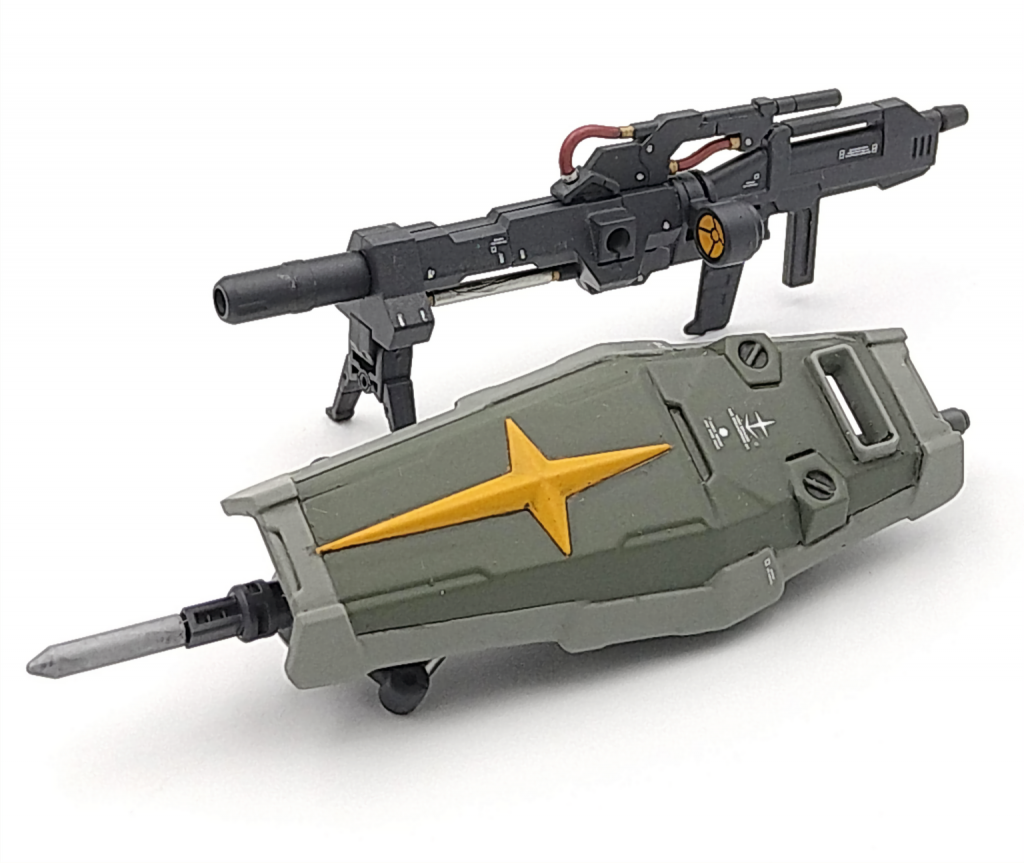 ■ウェポンEGガンダムのライフルの基部にカスタムパーツを接着して強化型ライフルっぽくしました。シールドはGフレームのものをチョイス、裏にはパイルバンカーが装備されている…という設定でポルタ水中型のパーツを接続しています。
