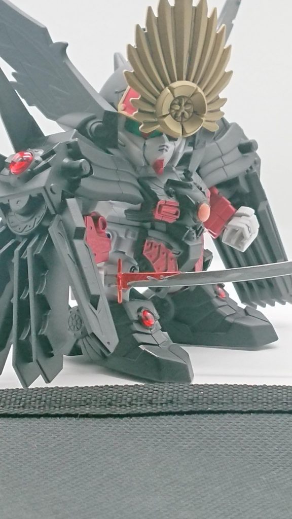 ガンダムマーカーエアブラシシステムを使っての塗装だったと思います。赤は多分ロイヤルメタレッドかな？記憶があいまいです。