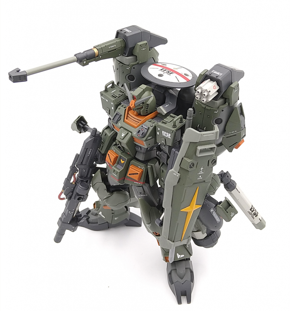 EGガンダムをベースに30MMのポルタノヴァ水中型と各種カスタムパーツを組み合わせています。あとは各所をプラ板をチップにしたものを貼り付けてプレーンなEGガンダムの情報量を上げてみました。