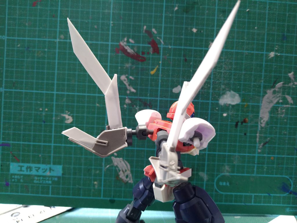 羽根部は写真見ながら制作。結果、重くなってしまった