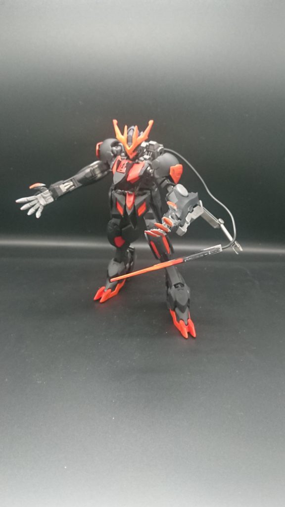 自我を失って本能のままに戦うというコンセプトなので超大型メイスはオミット、武器はネイルとテイルブレードのみです。本当は持ち手を紛失したのでそんな設定にしました。