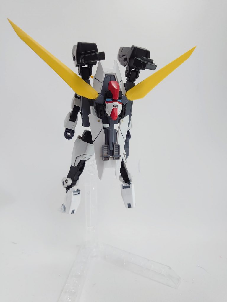 背面にマスクソードを装備アンテナを展開し、トライアルシステムを発動!