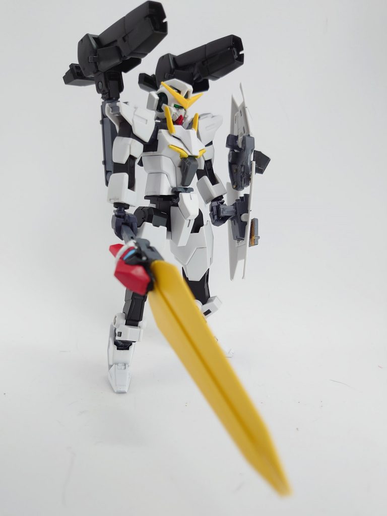 コアナドレ変更点はバックパックにGNキャノン(セラヴィー)を装備胴体に追加パーツ頭部をナドレにし、一部パーツをヴァーチェに変更してボリュームアップ脚部をセラフィムガンダムのパーツに