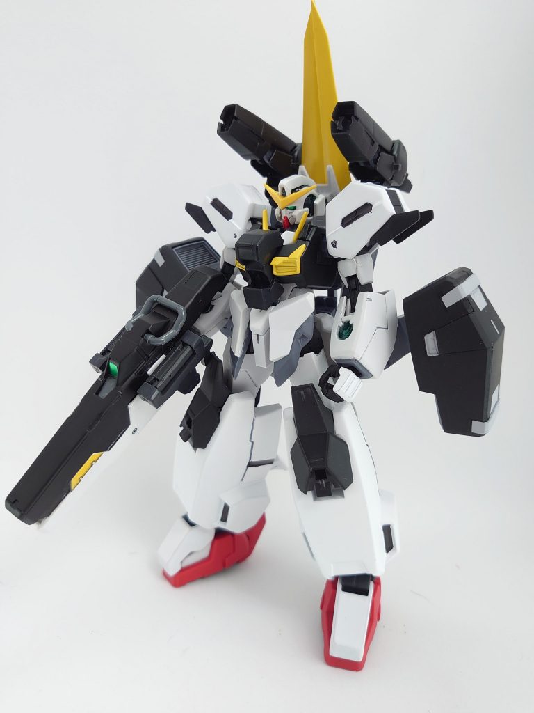 コアtoヴァーチェ!アーマー装着時の姿になります。なるべくヴァーチェのシルエットに近づけながら重武装感を出しました。背面にセラヴィーのキャノンを装備しているのでヴァーチェのキャノンは腰部に移動