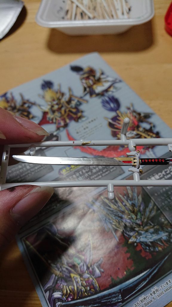 へし切長谷部の塗装です。ガンダムマーカーメッキシルバーを刀身に塗りました。