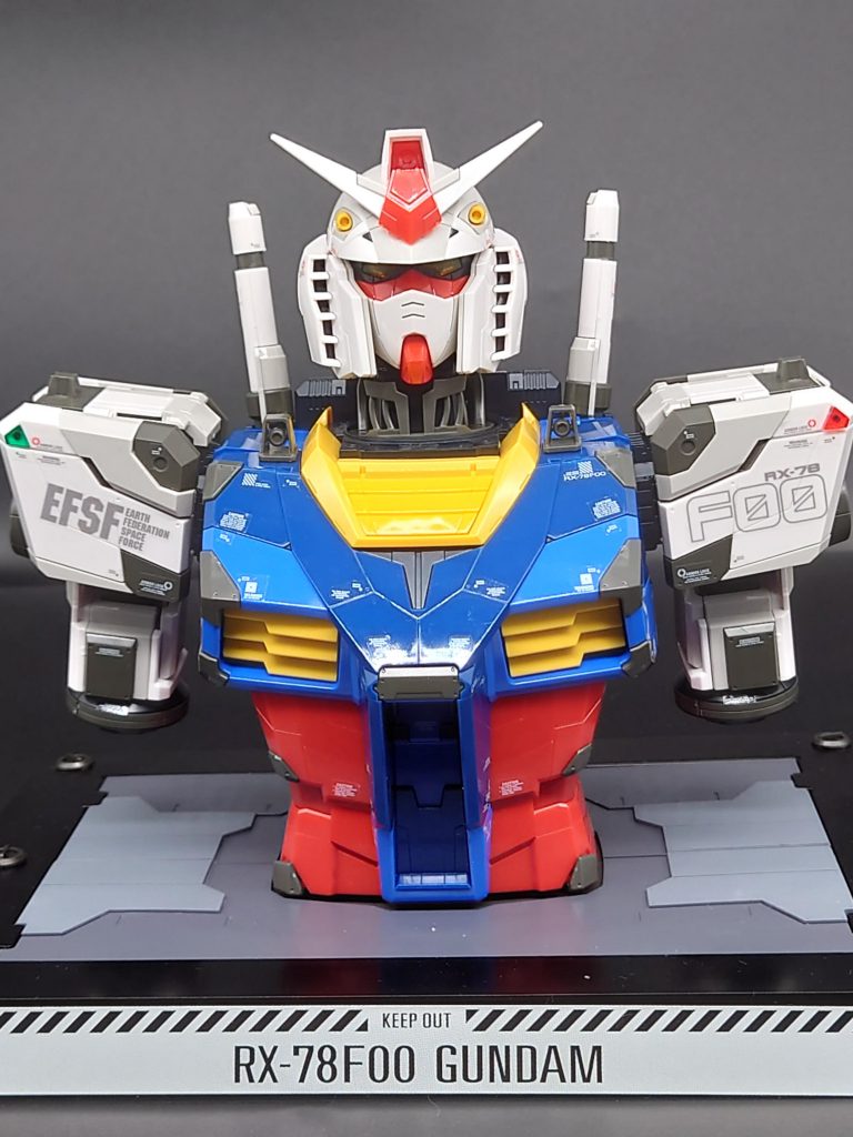 このキット、グロス仕上げのプラ材なので塗装するの、もったいないので、素組みにデカール貼っただけの、簡単仕上げです