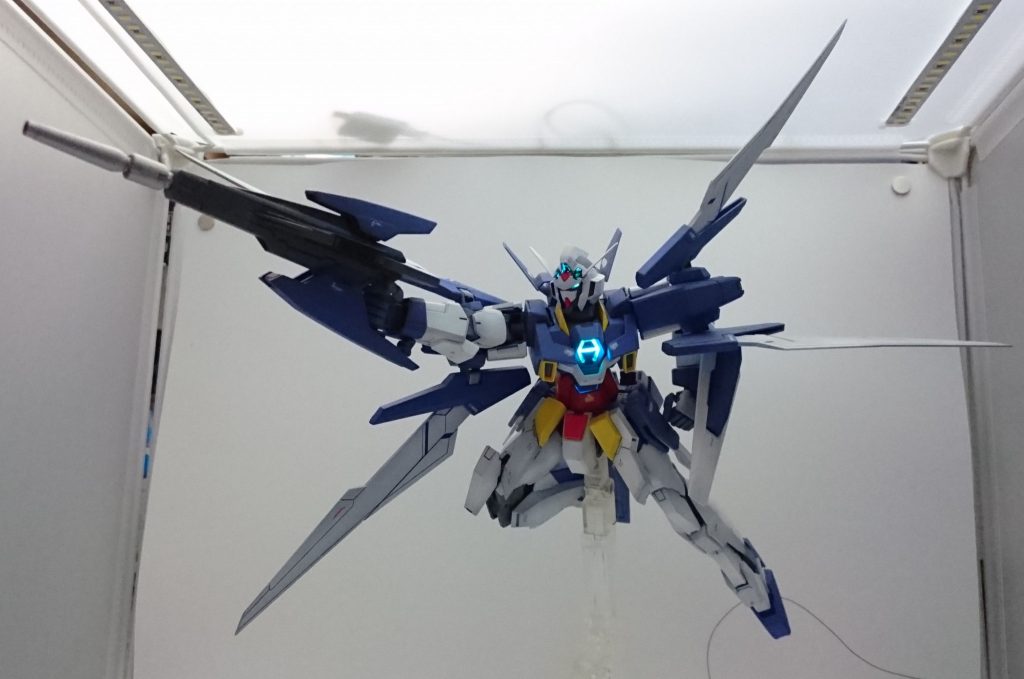 あの頃はデカールが好きじゃなかったので適当にコーションマークを振るだけだった一応エアブラシで全塗装したんだけどグラデーションが薄すぎて見えない……