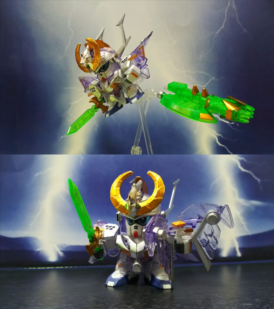 一部装備は支援メカ・ちーびーランダーに分離します。タカノハは白兵戦時に手持ちの防御装備となるのです。