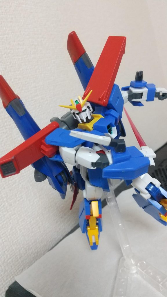 正直言うと背中のブースター作ってたときめっちゃマクロス戦艦にしか見えなかった...