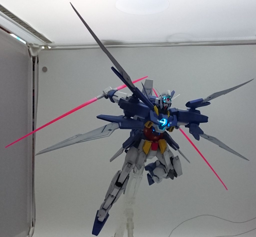 今となってはシールドを背中に背負うのはAGE-2のイメージにはちょっと合わないかも?って感じてしまう