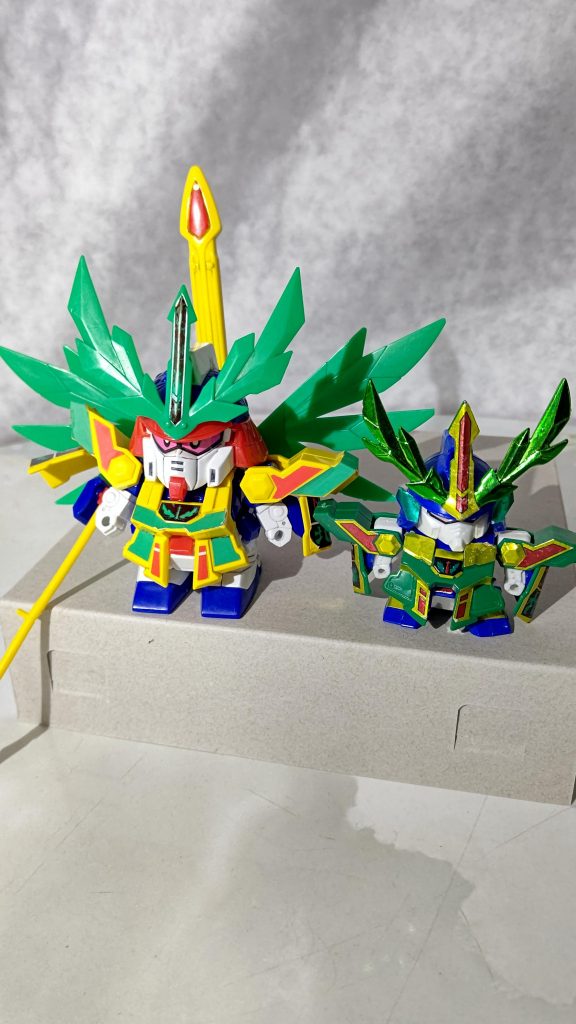 最後は一番ボンボンにはまってた時期でBB戦士も買った新荒駆主(ネオアレックス)。翼や兜飾りがゴム製な安全設計。ちびっこが安心してブンドドできるぞ。しかし兜と肩が干渉してほとんど腕上がらないのが玉に瑕、チョバムアーマー装着を流用したリデコキットなので腕部ガトリングギミックがあり、ビームサーベルとか仕込んで遊んだ思い出。