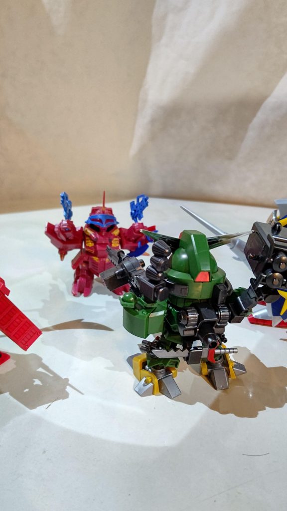 レジェンドBBでキャプテンガンダム来なかったのはガンダムフォースあったからですかね？新御三家なフォースの主役三人も欲しくなるけど、もうどこにも売ってなくて悲しい(涙)