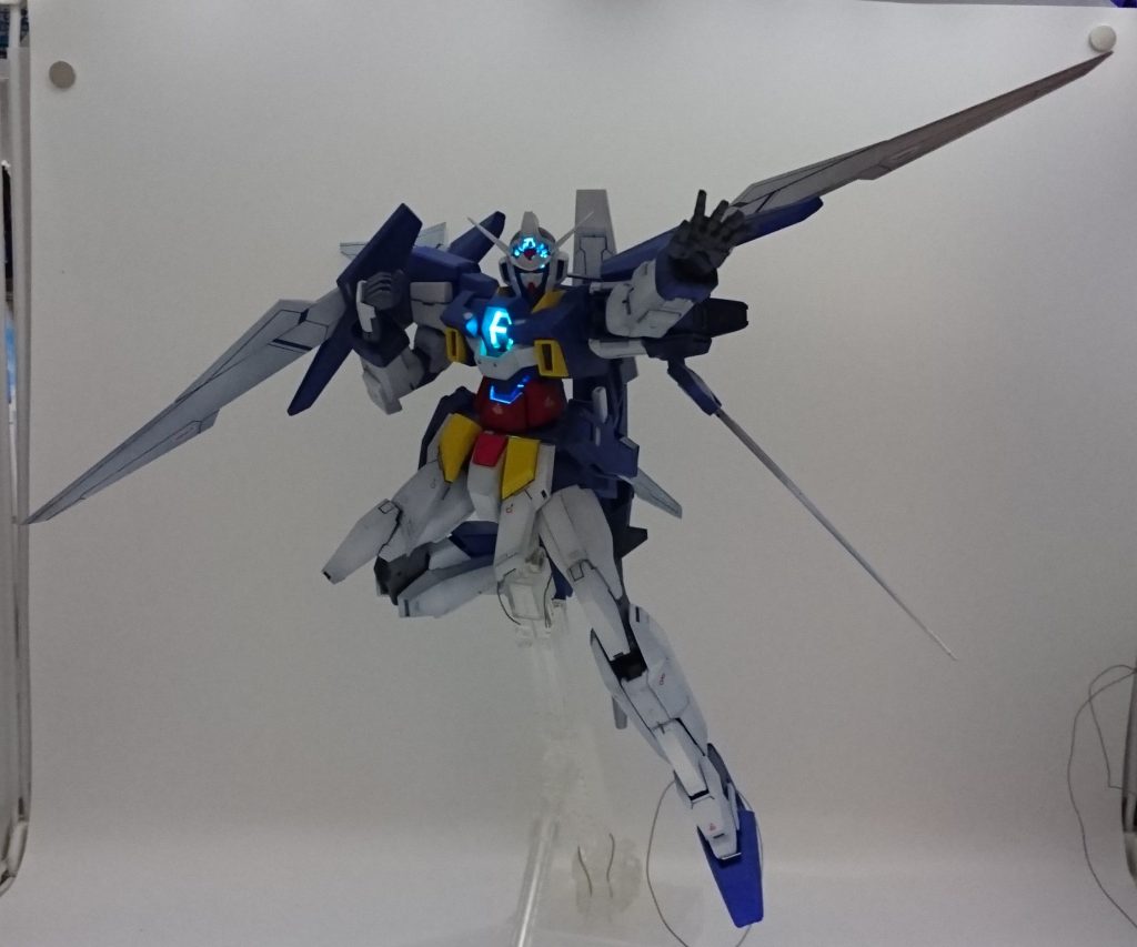 平手パーツがある機体は素手でポージングするのもカッコいい