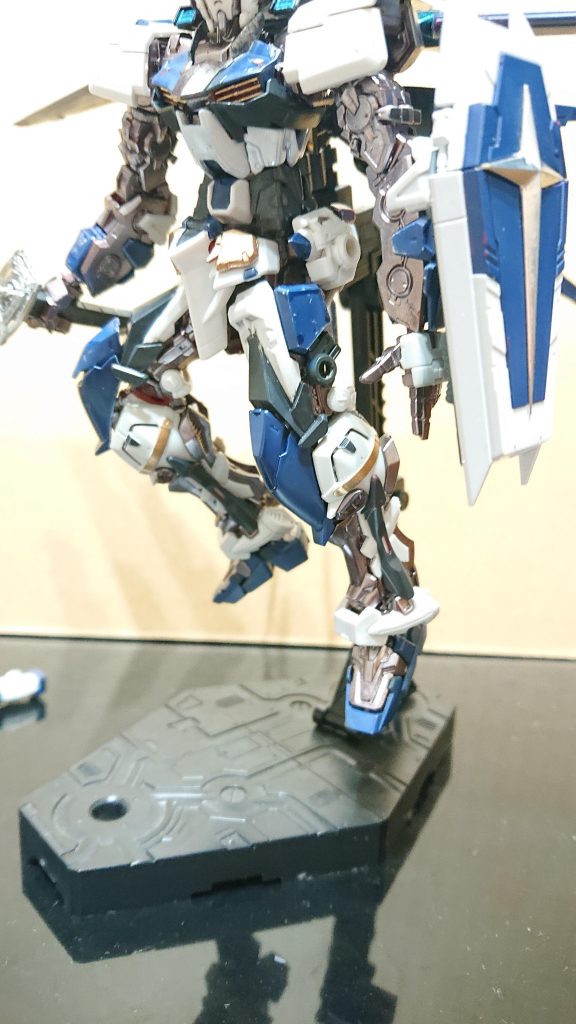使用したガンダムマーカーはレッドゴールド、ティターンズブルー、メッキシルバー、ガンメタリック、ファントムグレー。