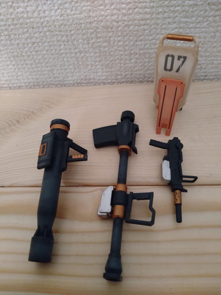 武器も細かく塗り分けました。