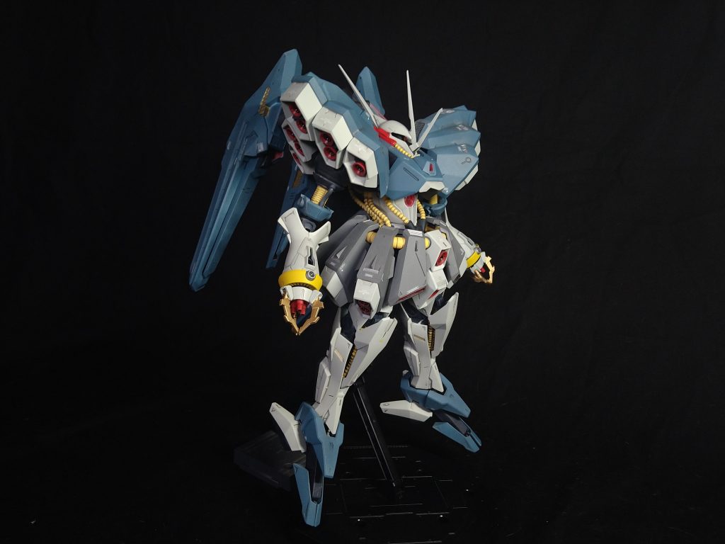 高機動型背面に大型ユニット装備