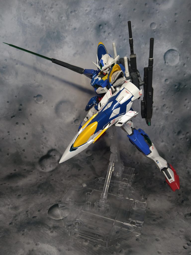 シールド装備ゼロのシールドをそのまま使用しており、バスターライフルのマウント用にも使用