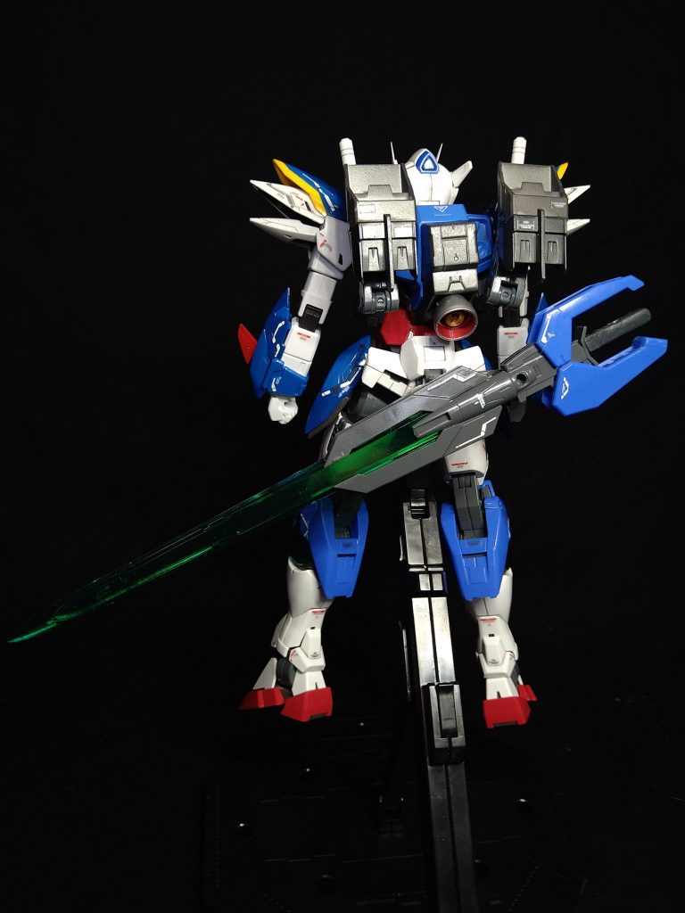 高機動用ブースター装備背面に有るフレキシブルアームは装備を選択可能