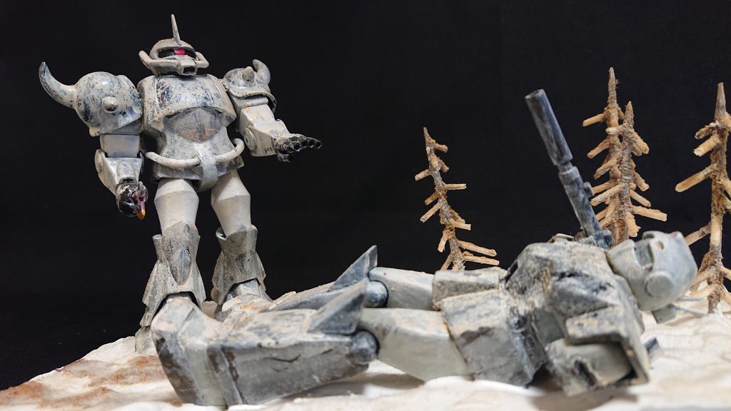 製作した当時はジムキャノンのふんどし部分にNゲージのフィギアを改造して作ったホールドアップした連邦のパイロットを配置していましたが、今はどこかにいってしまいました。