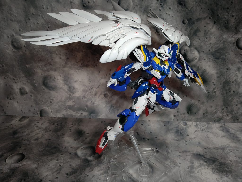 The・主人公機体をイメージしてデザインした機体で、高火力、高機動の両立させた