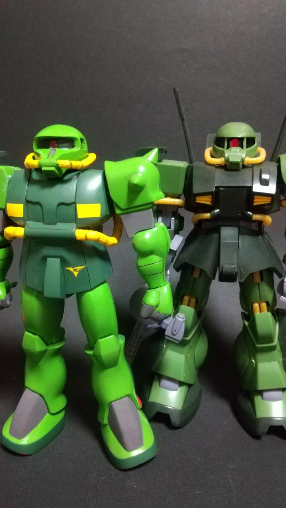 塗りながらFZザクに見えてきたのですが、これはFZがハイザックカラーをパクったものだと気付きました横のハイザックはハイコンプリートモデルですカッケェ♥️