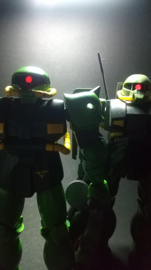 ぐぽーん！これがやりたかったwモノアイと後頭部に穴を空け、HGのクリヤービームサーベルをぶっ差したハイコンハイザックからヒントを得ました皆さんパクって良いですよ✨