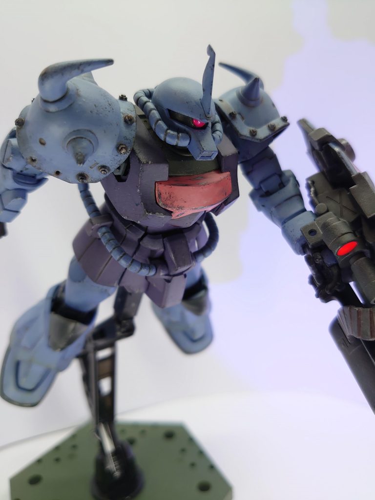 スポンジのチッピングもこすった不自然さや同じ過ぎるスタンプみたいな所は消してやり直したりでした。そういえばウェザリングの粉が仕上げの缶のトップコートでぶっ飛んでなくなったりもしました(笑)