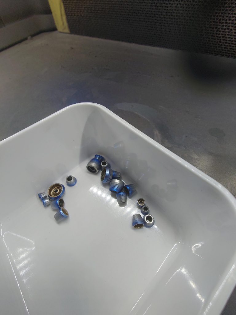 バーニアの焼き塗装小さいからスターブライトジュラルミンとメタブルーのツートンにしちゃいましたまぁほぼ隠れちゃいましたけどもw