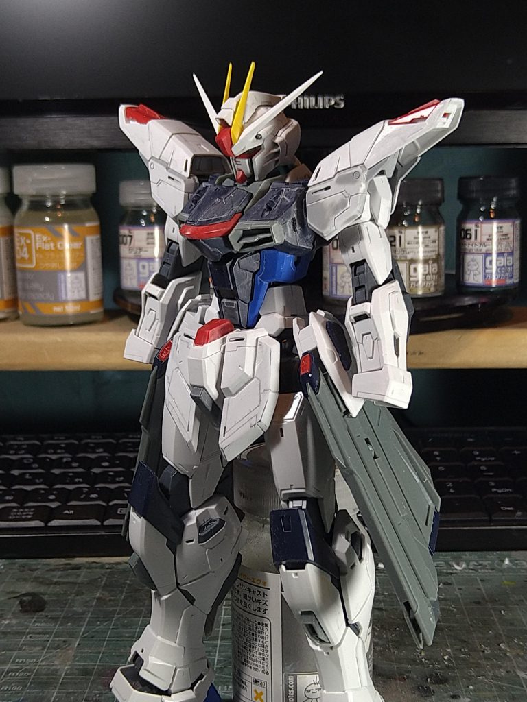 肩とフロントスカート、腰回りを大きくしてあります。