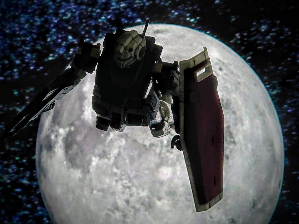 吊り線が見えている状態です。これでも大丈夫そうですが、一応加工しました。