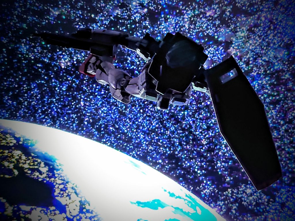 『じゃあこれは? その機体は基本ガンダムと同じ構成って、前に言ったよね』「あぁ言ってたな。それで制限かけたり、部品取っ払ってるんだろ」『うん。だけど、面白い機能があったから、それはそのまま付いてるんだよね』「おい、こら。なんだか知らんが、言うなよ」嫌な予感しかしない。