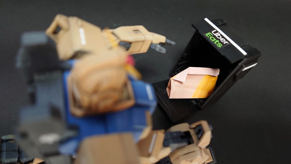 リュックから取り出すガンダムｗ