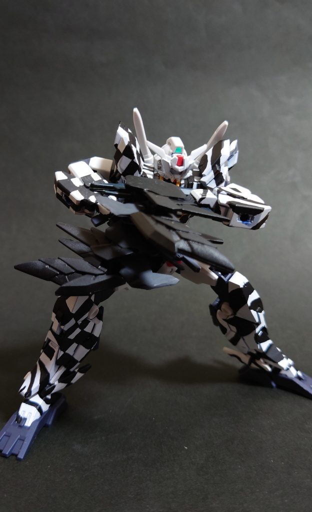 基本的に色を変えただけです。武器のみ水陸両用機をイメージして手先にクローがくるようにしています。