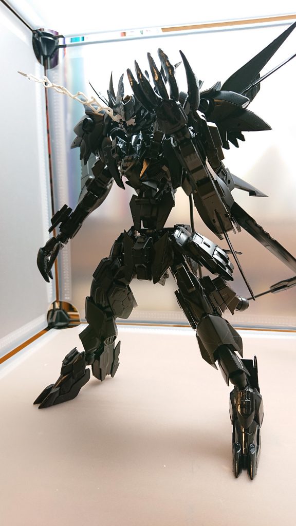 目にエフェクトを付けただけで結構印象が変わっています